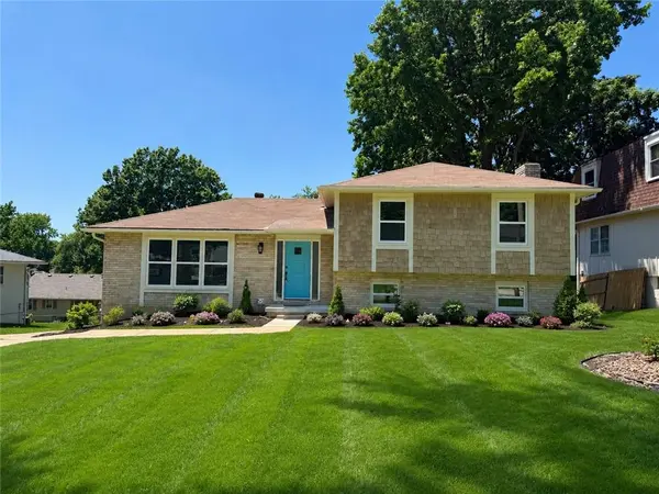 2400 N 73rd PL, Kansas City, KS 66109