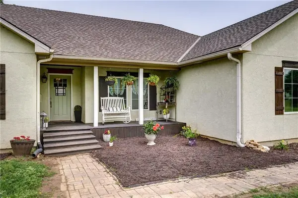 34664 Spring Valley RD, Paola, KS 66071
