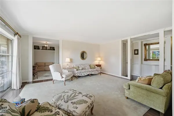 310 W 49th ST #704, Kansas City, MO 64112