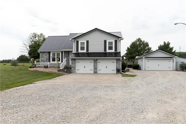 22215 Parallel RD, Tonganoxie, KS 66086