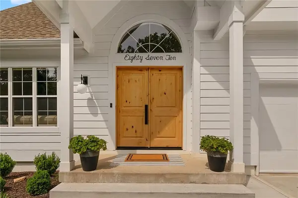 8710 Lamar AVE, Overland Park, KS 66207