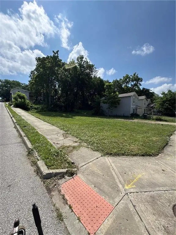 4201 Park AVE, Kansas City, MO 64130