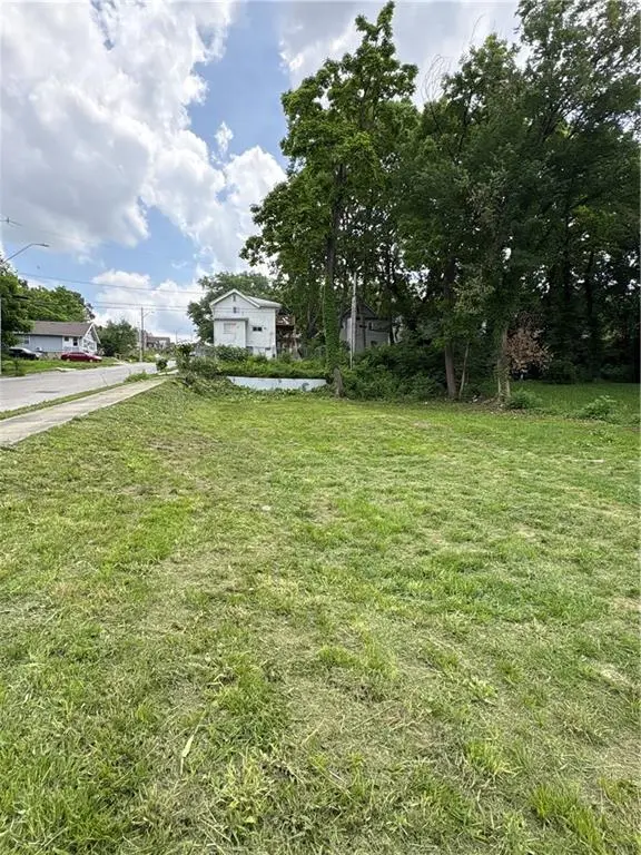 4201 Park AVE, Kansas City, MO 64130
