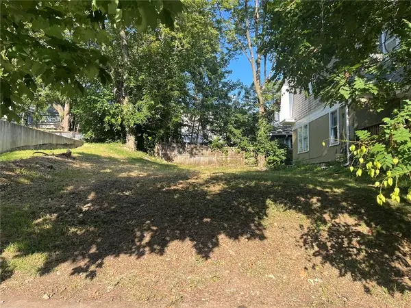 4235 Charlotte ST, Kansas City, MO 64110