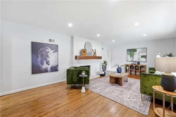 5501 W 70th TER, Prairie Village, KS 66208