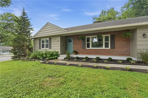 5501 W 70th TER, Prairie Village, KS 66208