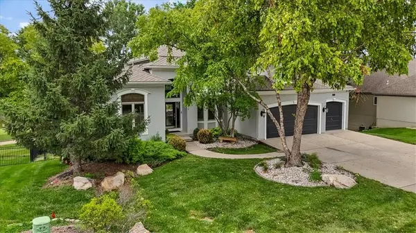 9920 Skyview LN, Lenexa, KS 66220
