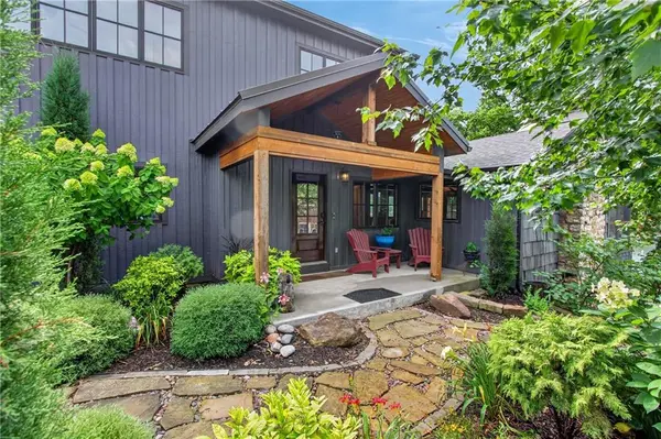 31 H ST, Lake Lotawana, MO 64086