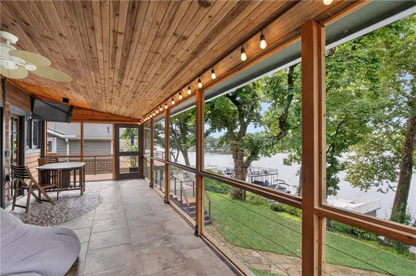 31 H ST, Lake Lotawana, MO 64086