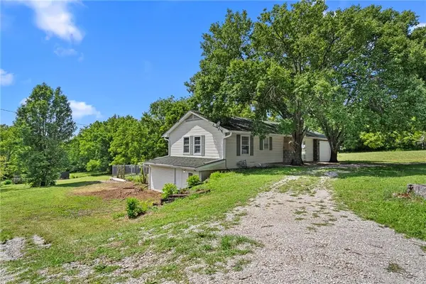 506 N Bynum RD, Lone Jack, MO 64070