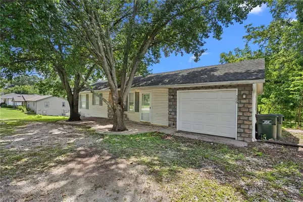 506 N Bynum RD, Lone Jack, MO 64070