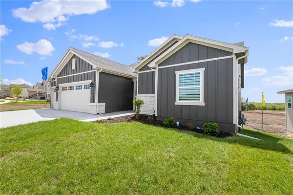 1386 N 163rd CT, Basehor, KS 66007