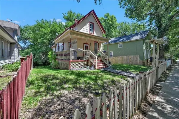 718 N Broadway ST, Leavenworth, KS 66048