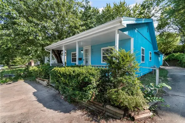 9421 E 67th TER, Raytown, MO 64133