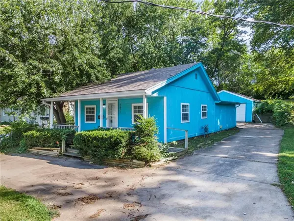 9421 E 67th TER, Raytown, MO 64133