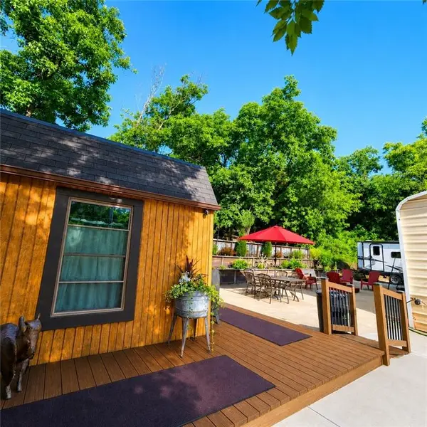 10 Oak Knoll CT, Linn Valley, KS 66040