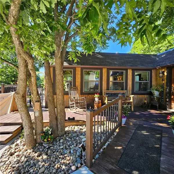 10 Oak Knoll CT, Linn Valley, KS 66040