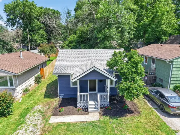 110 W 79th TER, Kansas City, MO 64114
