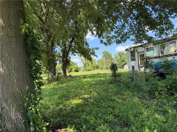 Summer ST, El Dorado Springs, MO 64744