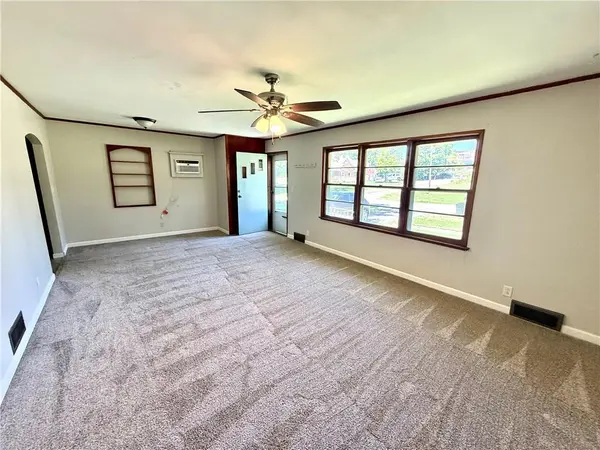 802 E Roseberry ST, Hopkins, MO 64461