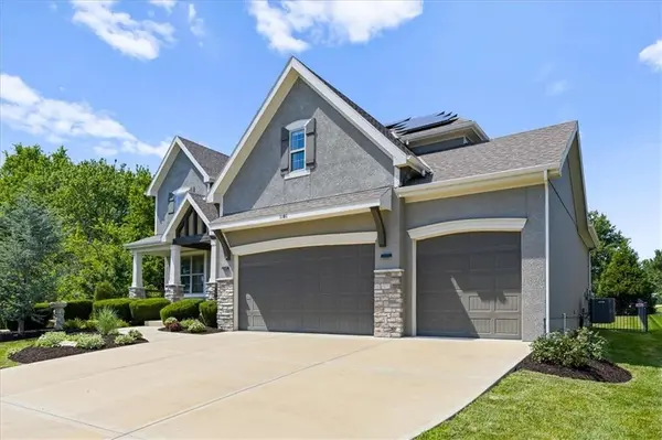 9106 W 165th TER, Overland Park, KS 66085