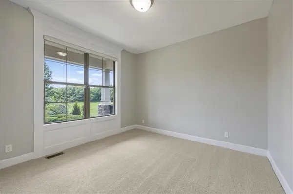 9106 W 165th TER, Overland Park, KS 66085