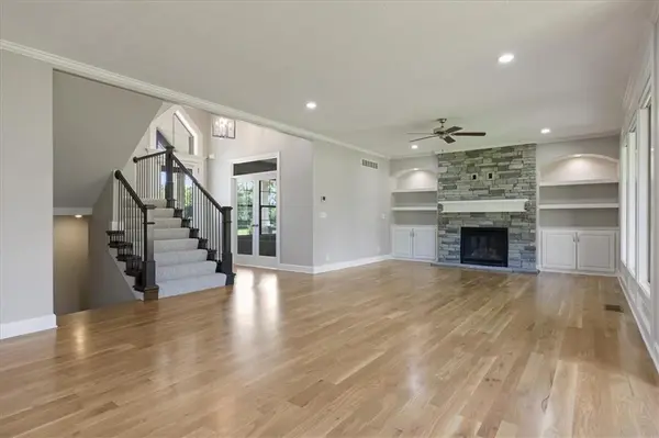 9106 W 165th TER, Overland Park, KS 66085