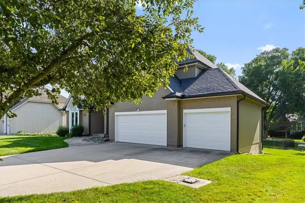 1308 SW Surrey Trace N/A, Lee's Summit, MO 64081