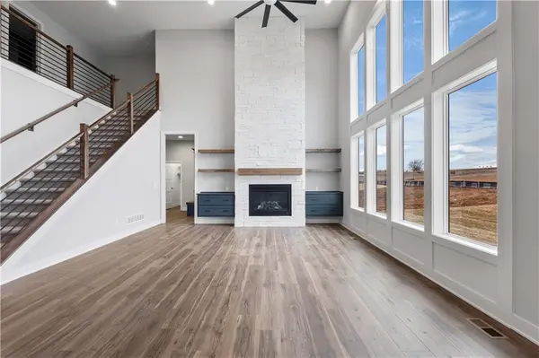16965 W 172nd TER, Olathe, KS 66062