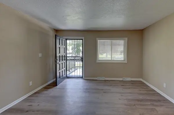 4629 Elmwood AVE, Kansas City, MO 64130
