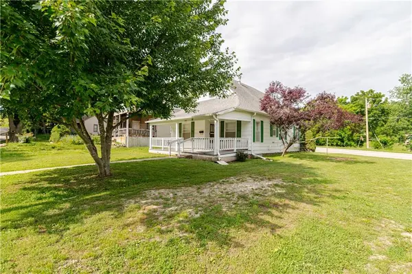 1017 S 5th ST, Atchison, KS 66002