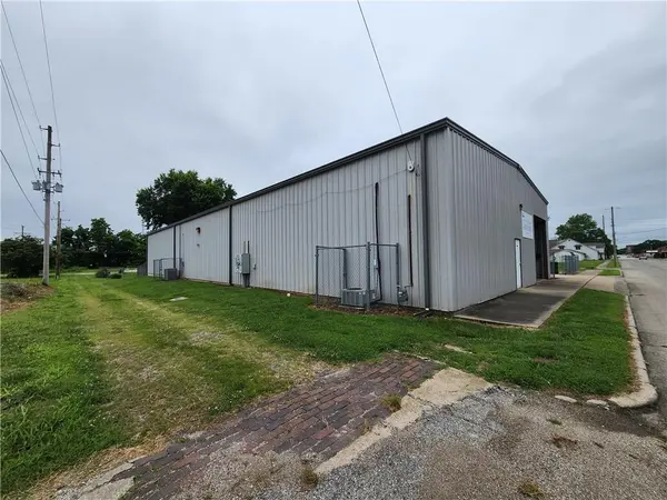 606 E 7th ST, Pittsburg, KS 66762