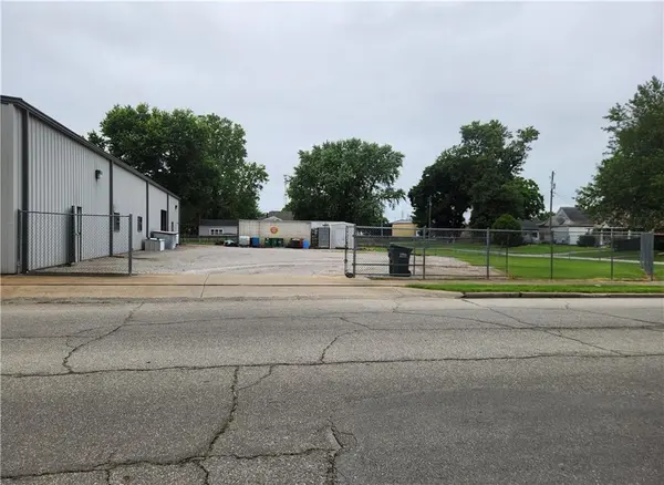 606 E 7th ST, Pittsburg, KS 66762