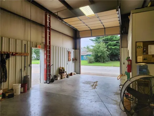606 E 7th ST, Pittsburg, KS 66762