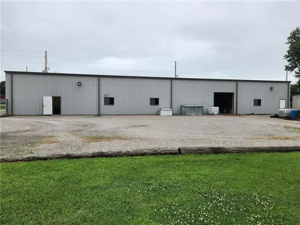 606 E 7th ST, Pittsburg, KS 66762