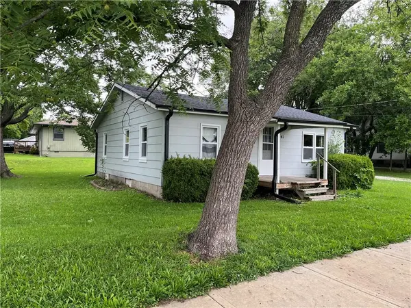 341 W 4th ST, Wellsville, KS 66092