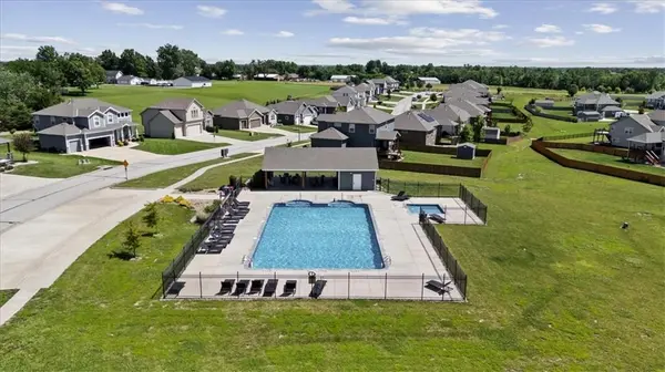 6989 141st ST, Basehor, KS 66007