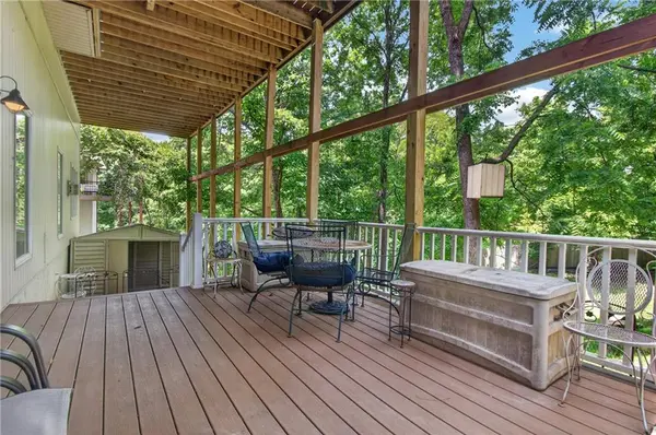 10402 NW River Hills DR, Parkville, MO 64152