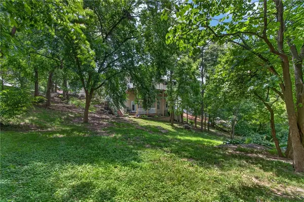 10402 NW River Hills DR, Parkville, MO 64152