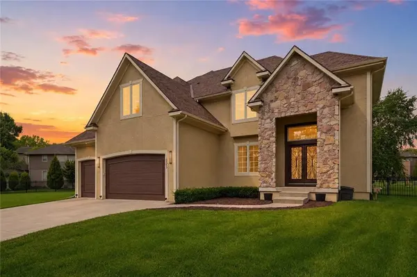 10903 W 163rd TER, Overland Park, KS 66221