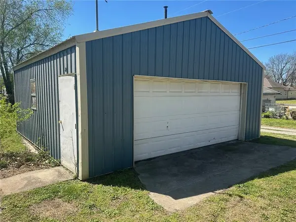 1609 S Evergreen AVE, Chanute, KS 66720