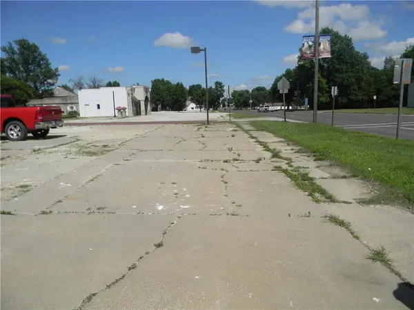 201 W Mary ST, Yates Center, KS 66783