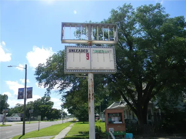 201 W Mary ST, Yates Center, KS 66783