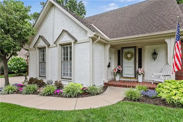 3211 W 83rd TER, Leawood, KS 66206