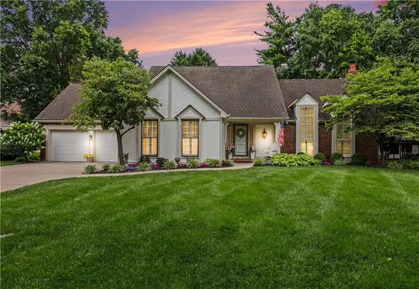 3211 W 83rd TER, Leawood, KS 66206