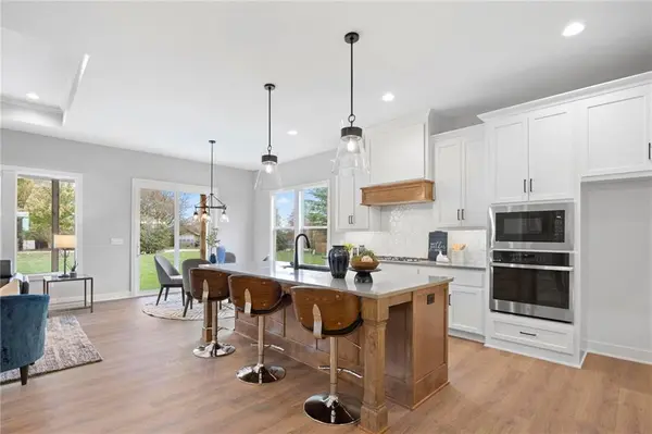 17135 S Barstow ST, Olathe, KS 66062