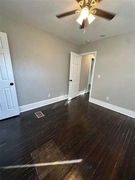 2210 E 34th ST, Kansas City, MO 64109