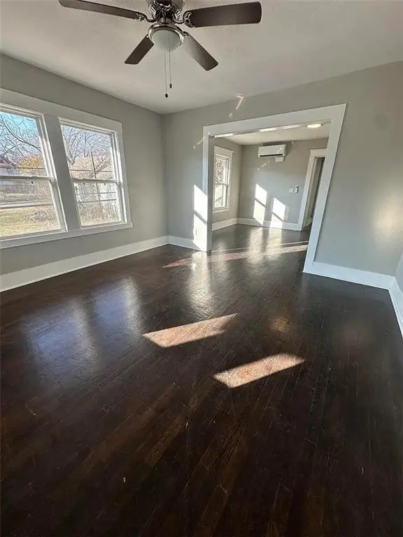 2210 E 34th ST, Kansas City, MO 64109