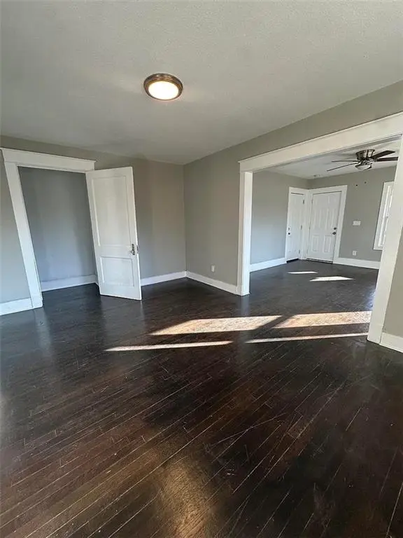 2210 E 34th ST, Kansas City, MO 64109