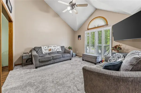 7933 N WYOMING CT, Kansas City, MO 64118